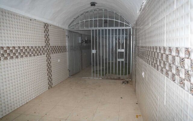 Hamas prison cell in tunnel IDF photo