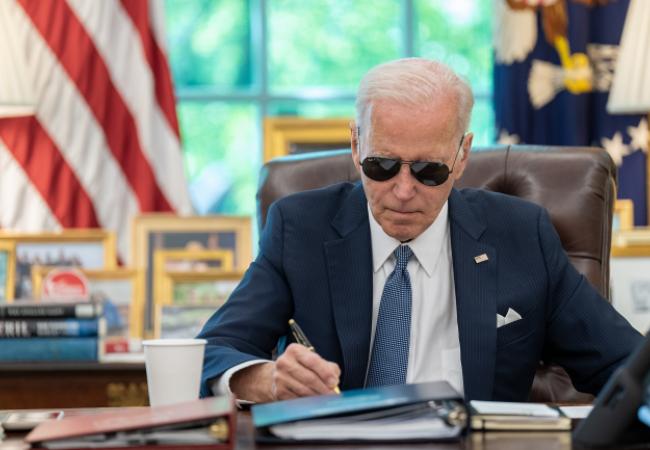 Joe Biden sunglasses White House photo Wikimedia