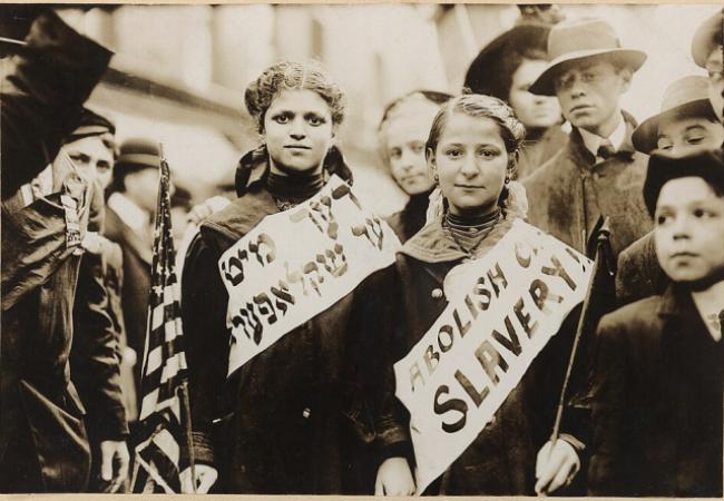 Protesters in 1909 New York against child slavery 