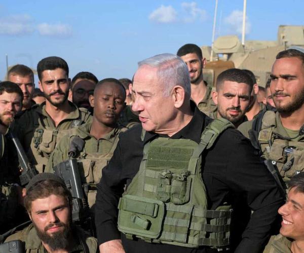 Netanyahu meets IDF troops GPO photo