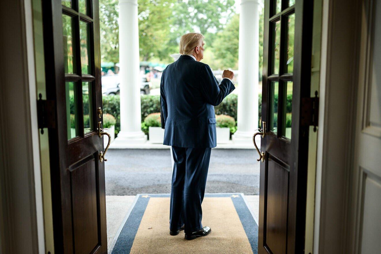 Trump awaits Netanyahu White House photo Daniel Torok