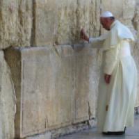 Pope Francis prays at Wailing Wall kotel Wikimedia