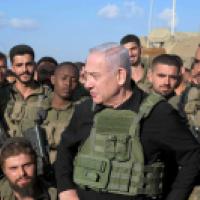 Netanyahu meets IDF troops GPO photo